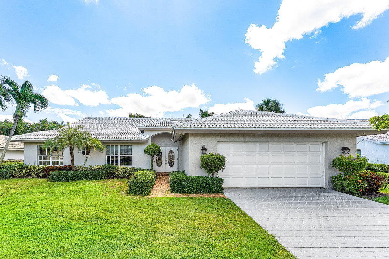 001-4572WhiteCedarLane