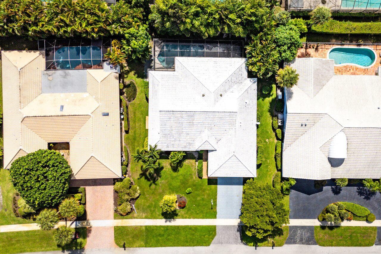 044-4572WhiteCedarLane