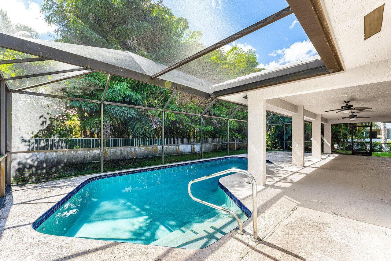 037-4572WhiteCedarLane