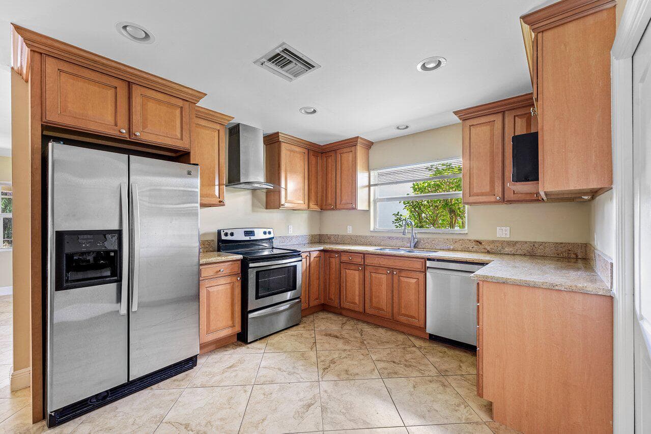 012-4572WhiteCedarLane
