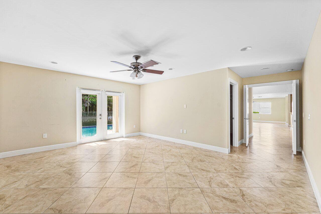 020-4572WhiteCedarLane