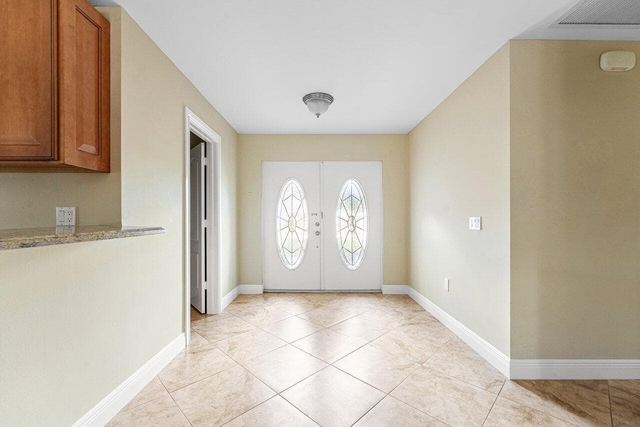 005-4572WhiteCedarLane