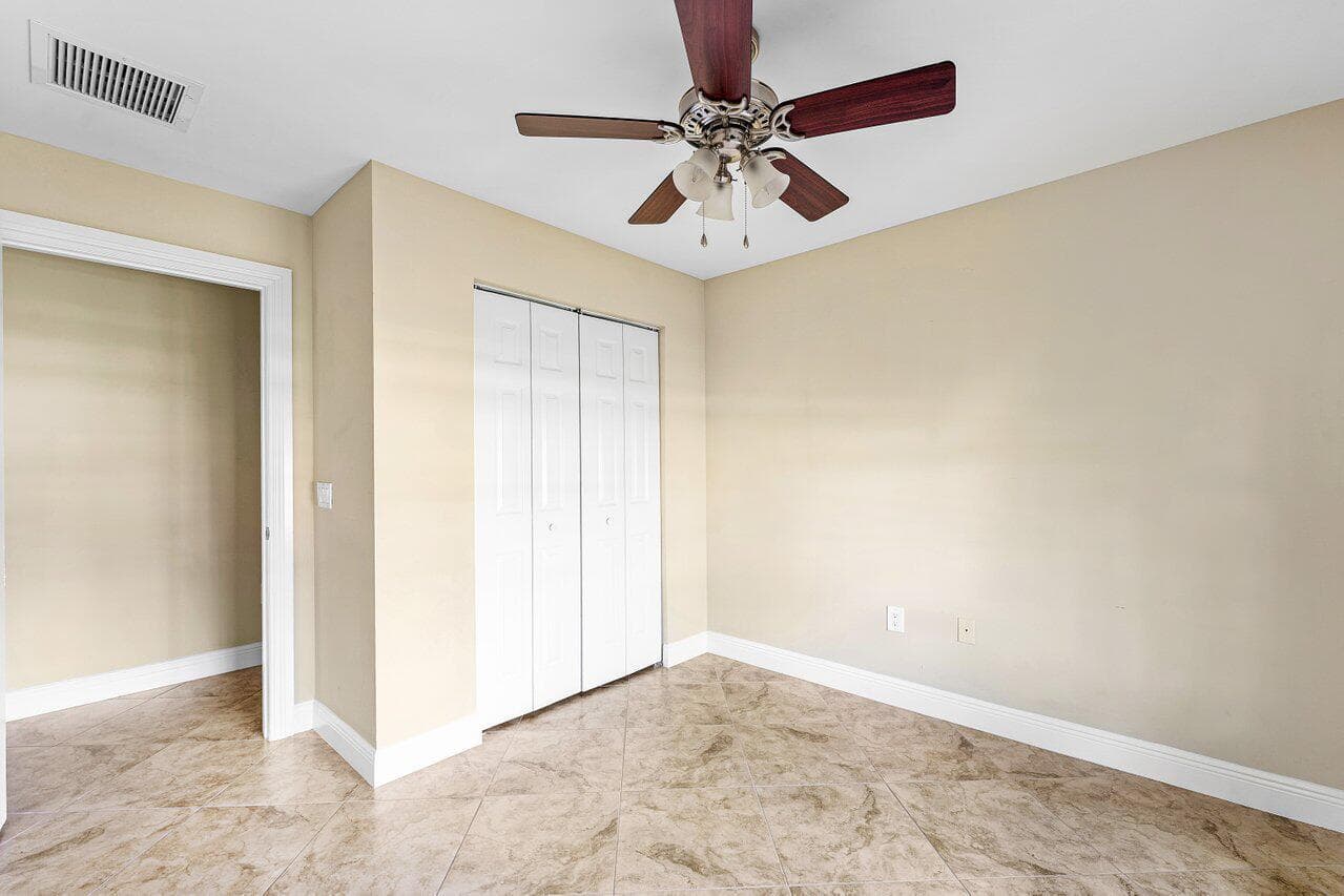 025-4572WhiteCedarLane