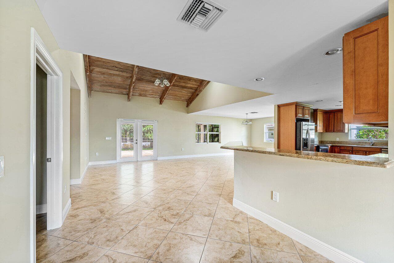 006-4572WhiteCedarLane