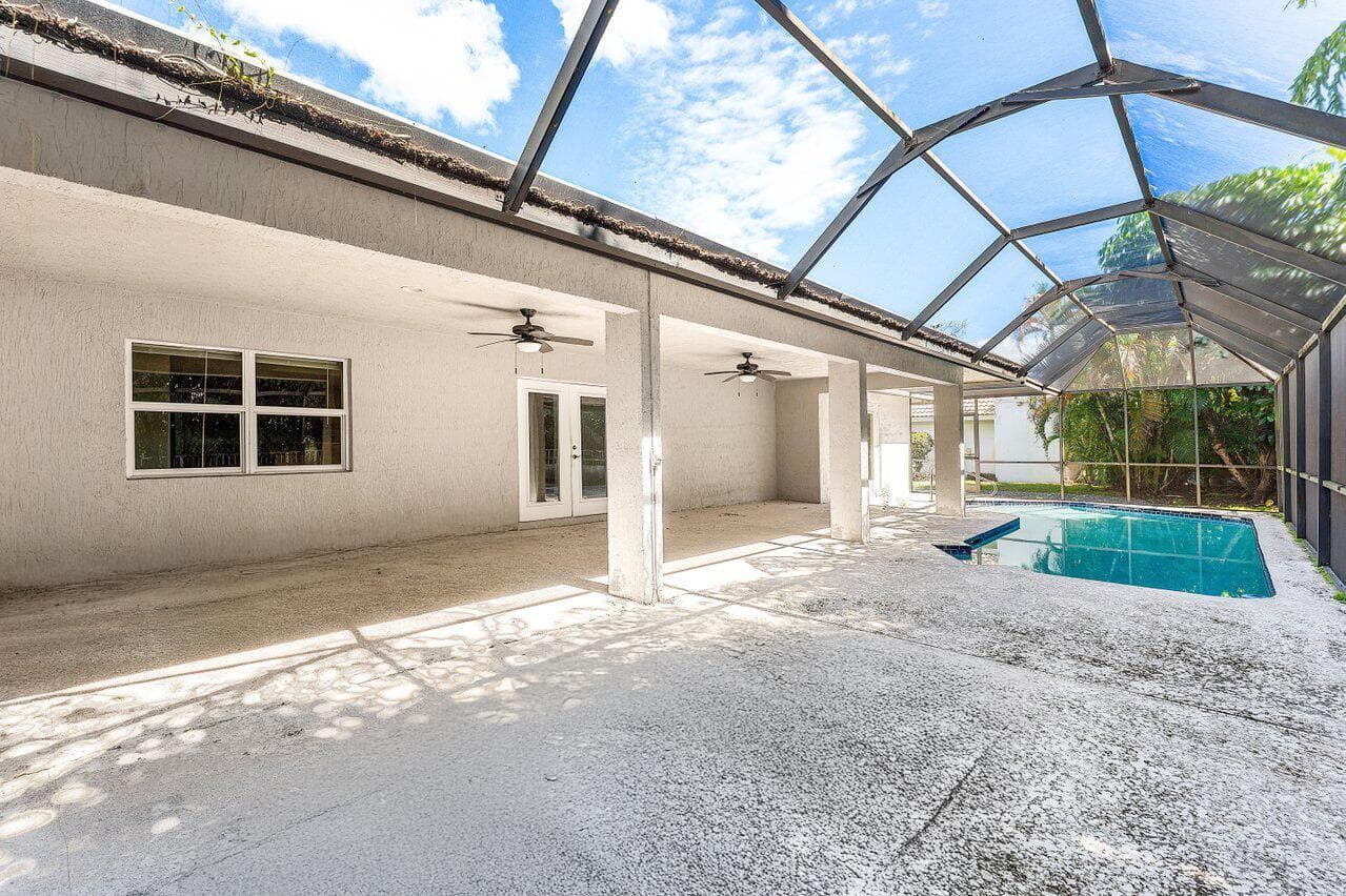 035-4572WhiteCedarLane