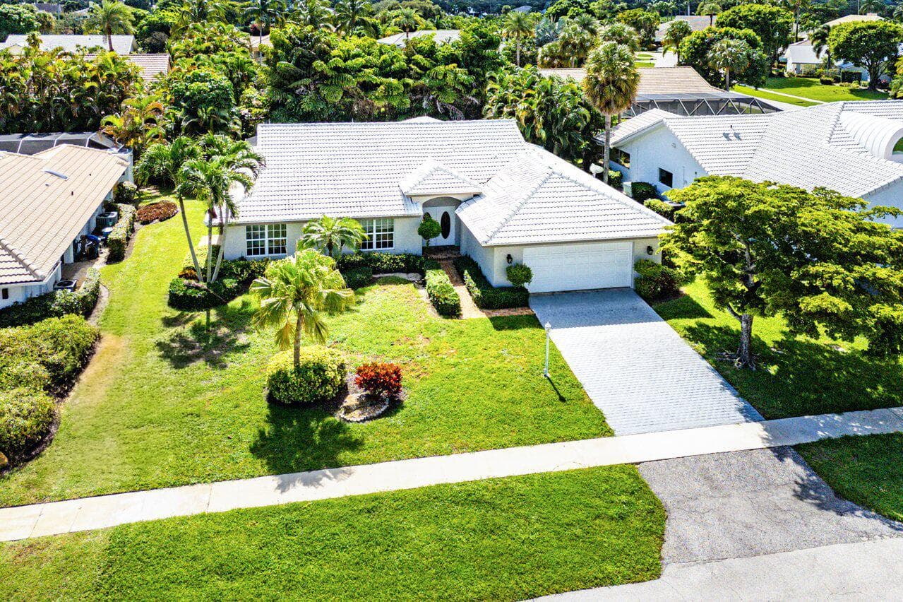 041-4572WhiteCedarLane