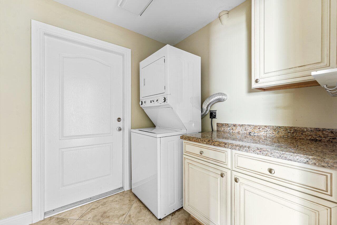 033-4572WhiteCedarLane