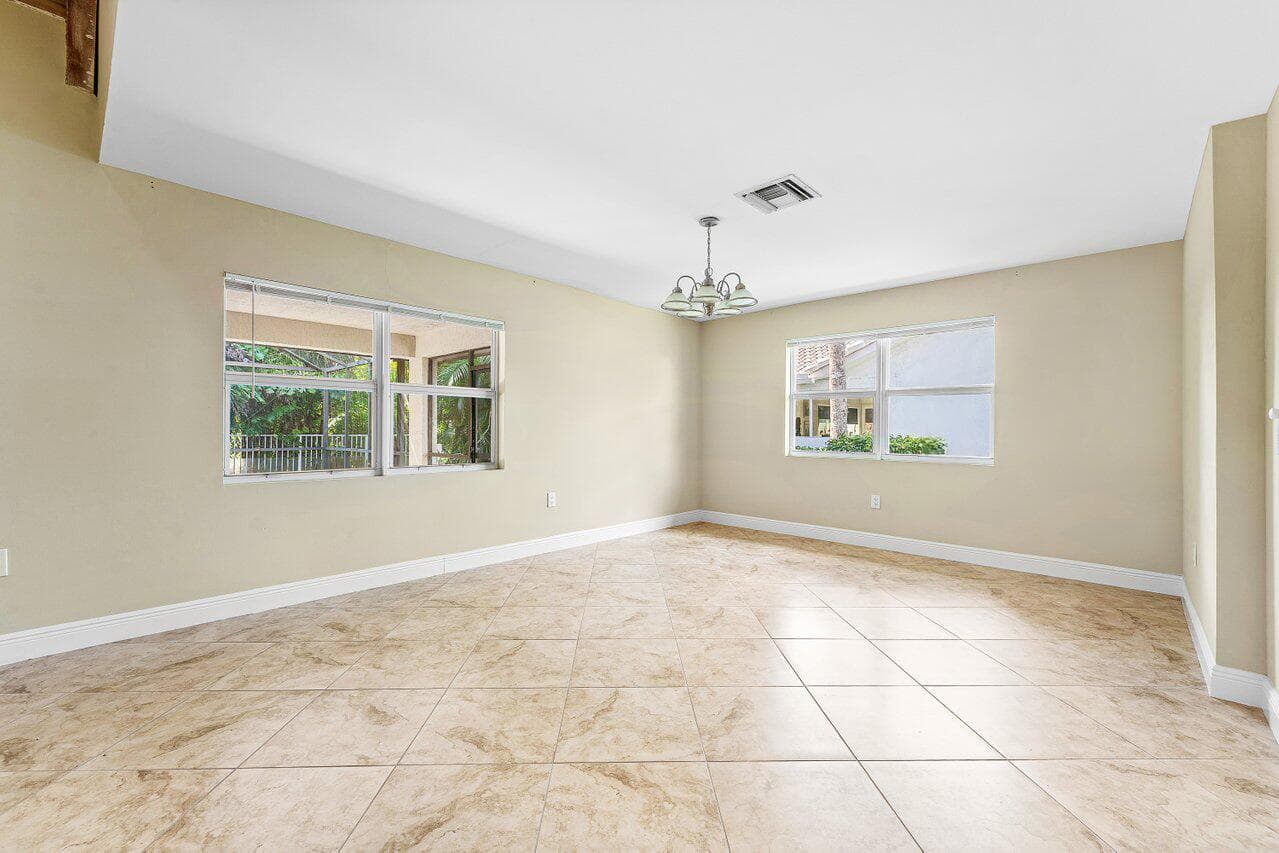 015-4572WhiteCedarLane