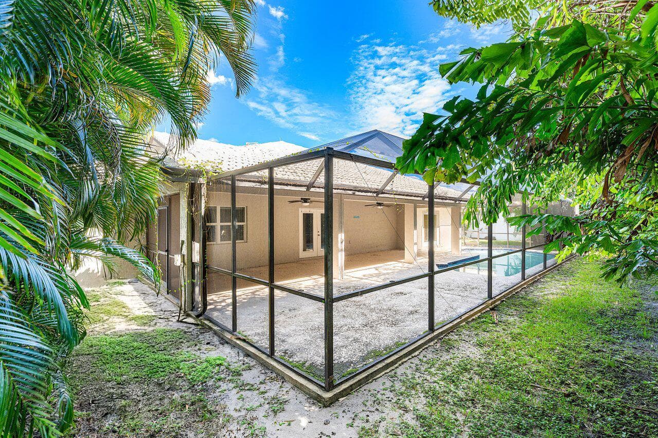 039-4572WhiteCedarLane