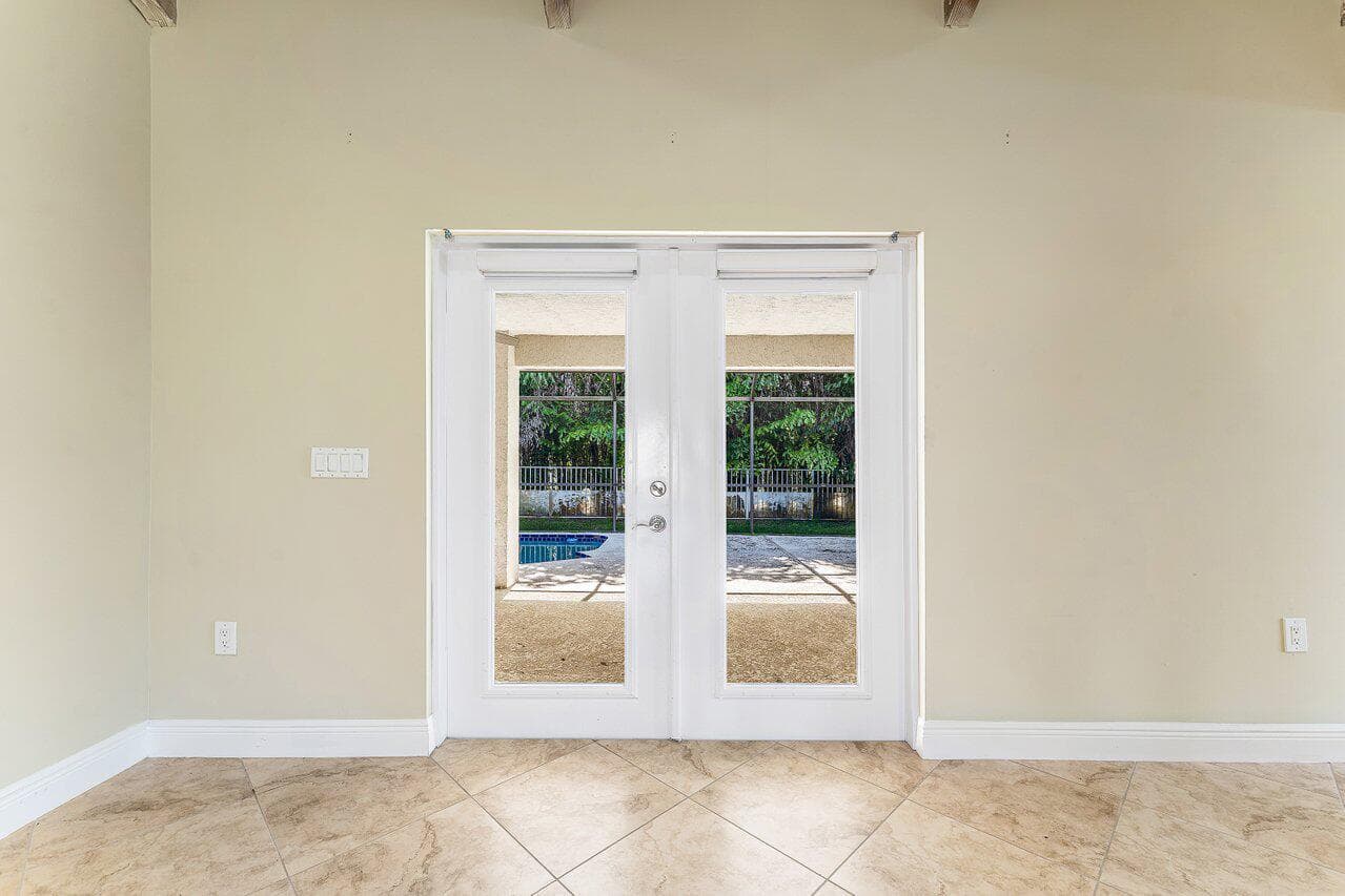 016-4572WhiteCedarLane