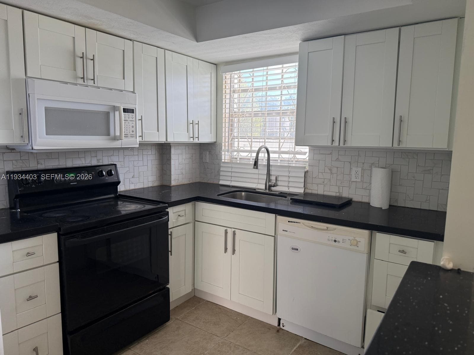MICHIGAN WEST CONDO · #305 in Miami Beach - Photo 4