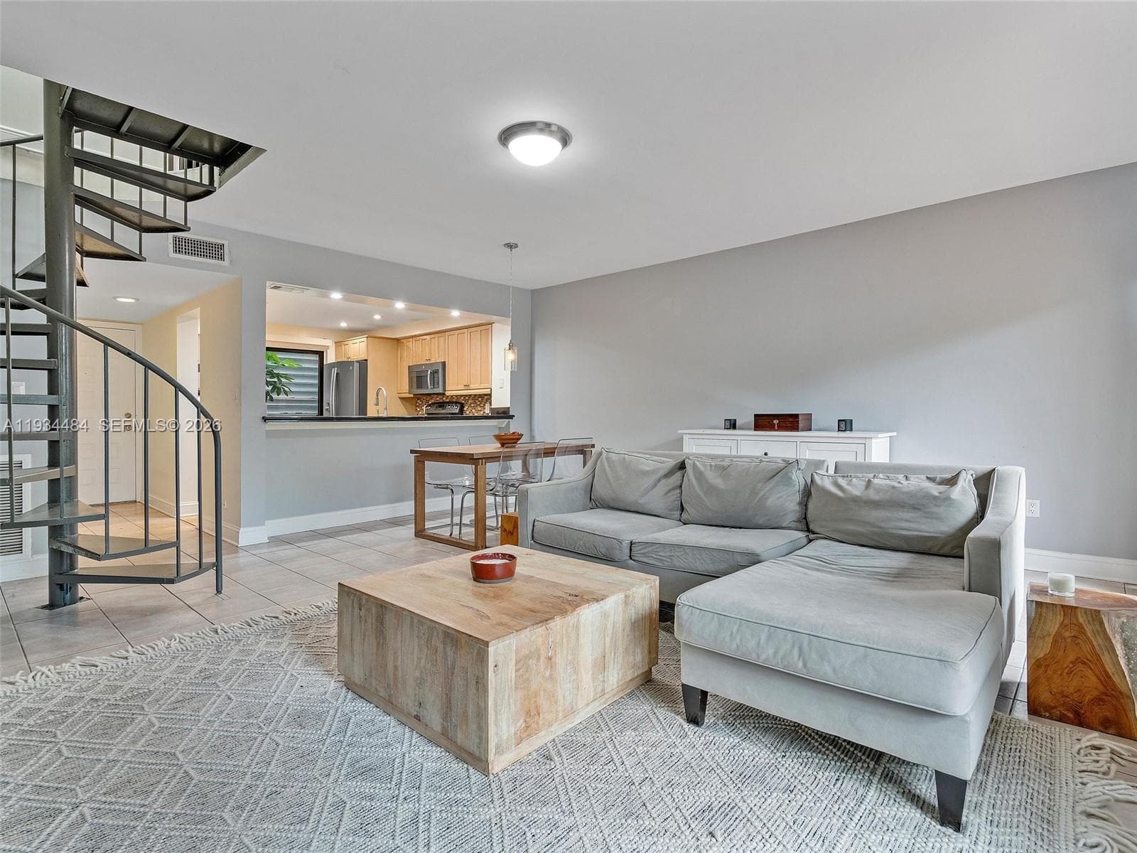 515 NE 38th St #10 photo 3
