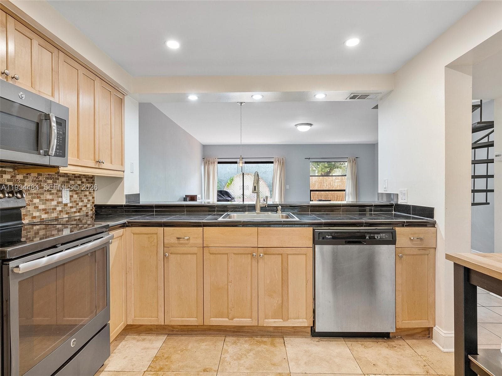 515 NE 38th St #10 photo 11
