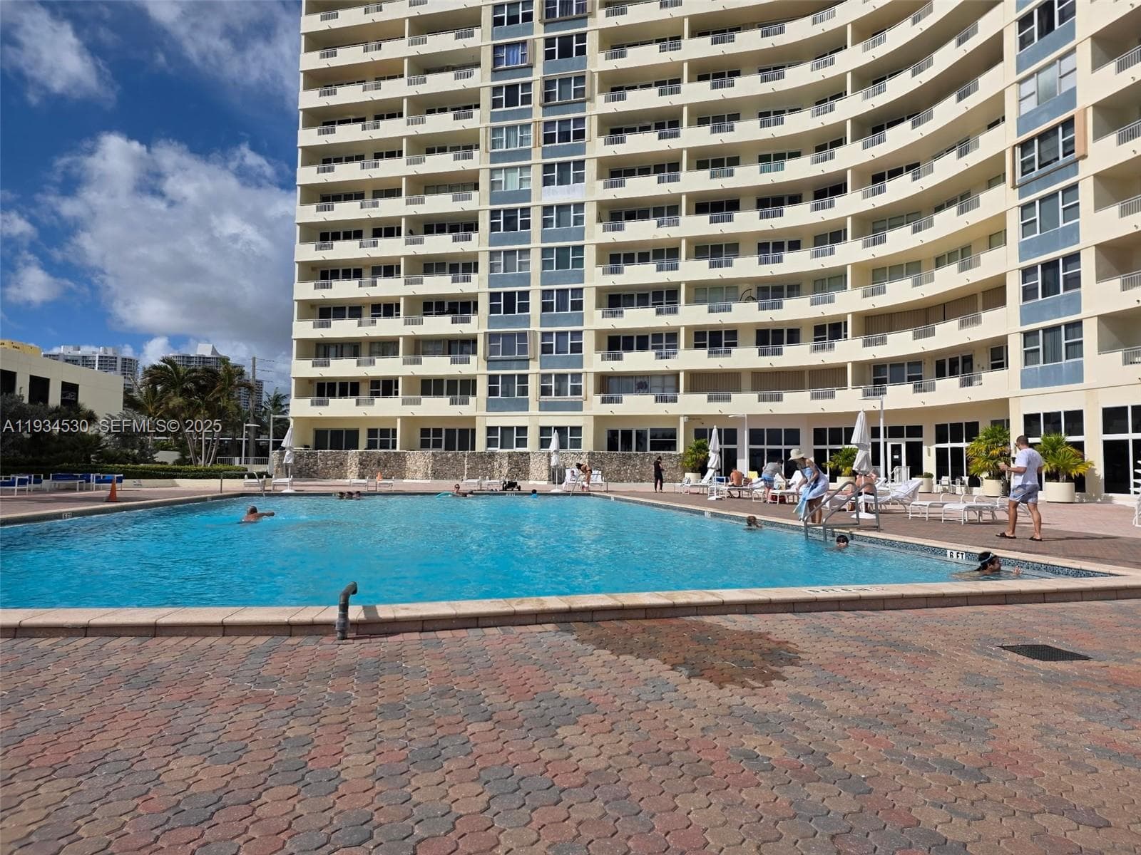 PARKER DORADO CONDO · #1617 in Hallandale Beach - Photo 1