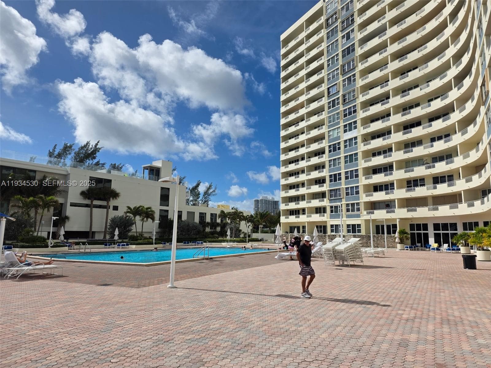 PARKER DORADO CONDO · #1617 in Hallandale Beach - Photo 8