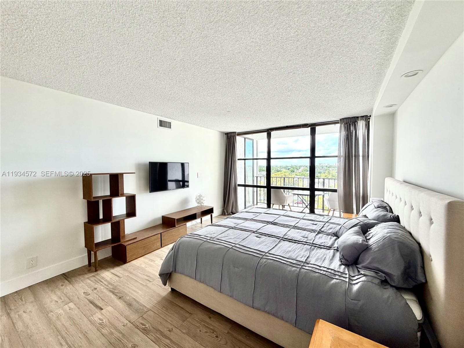 OCEANVIEW PARK CONDO · #723 in Hallandale Beach - Photo 13