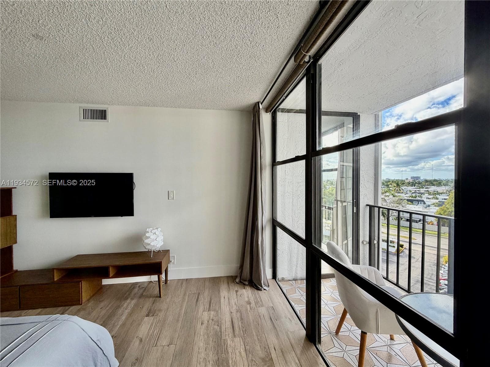 OCEANVIEW PARK CONDO · #723 in Hallandale Beach - Photo 17