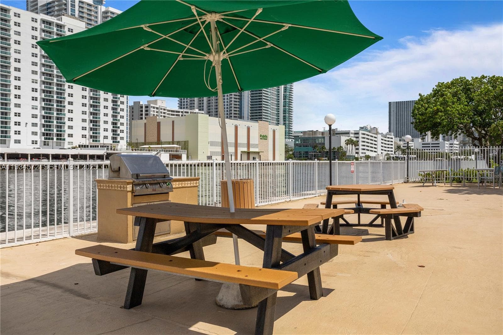 OCEANVIEW PARK CONDO · #723 in Hallandale Beach - Photo 36
