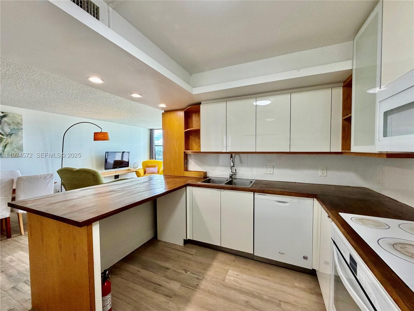 OCEANVIEW PARK CONDO · #723 in Hallandale Beach - Photo 9