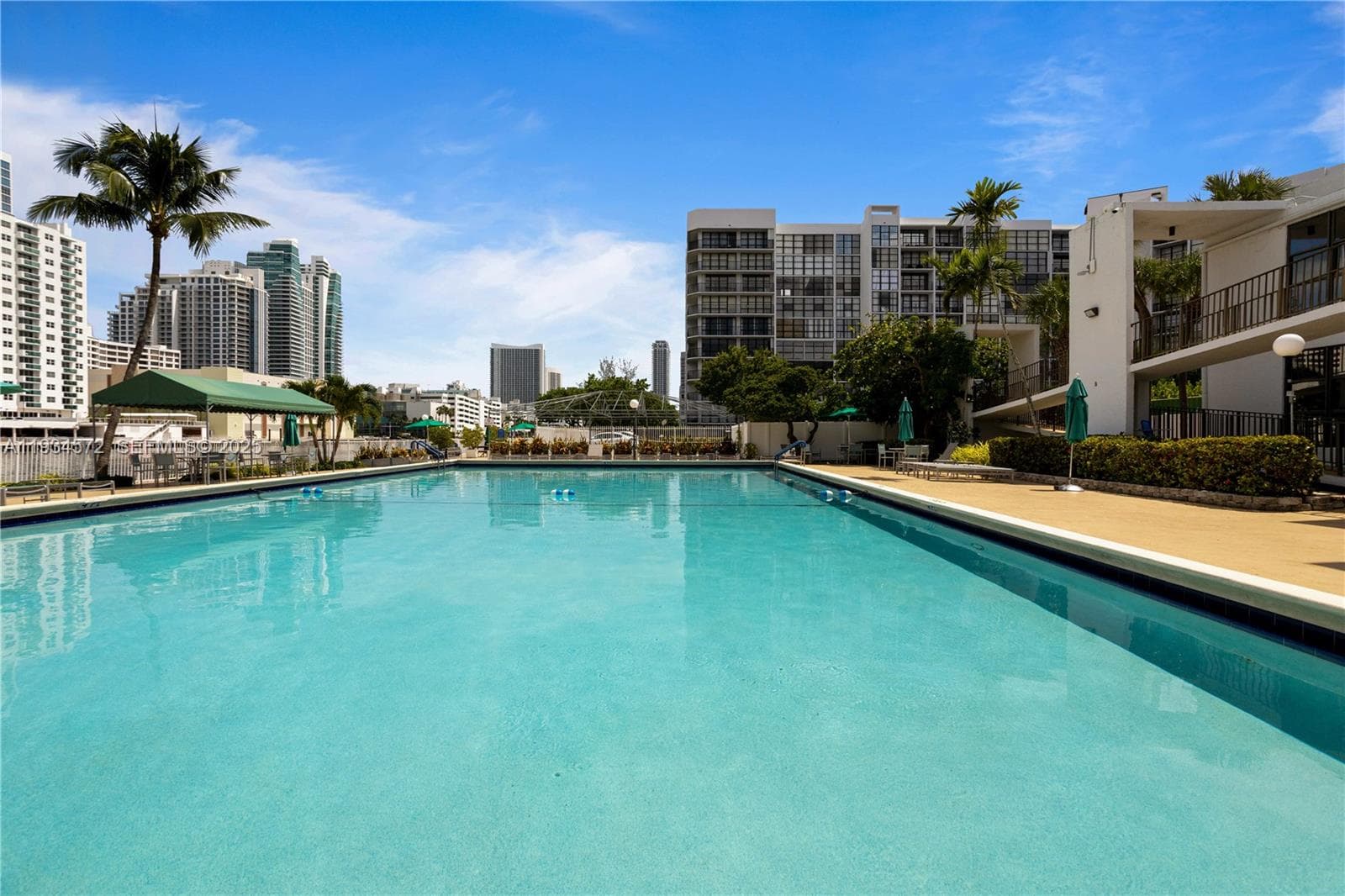 OCEANVIEW PARK CONDO · #723 in Hallandale Beach - Photo 34