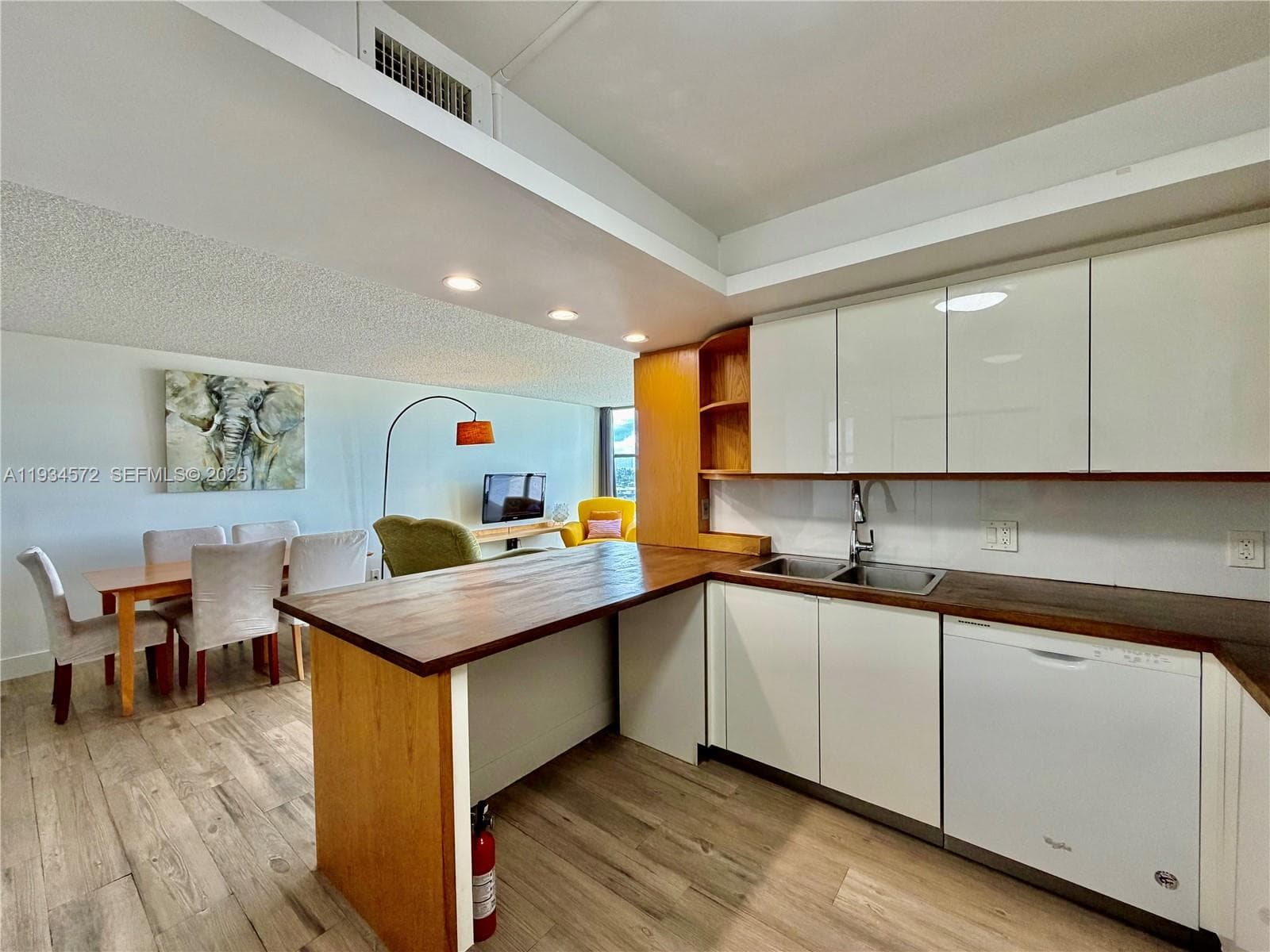 OCEANVIEW PARK CONDO · #723 in Hallandale Beach - Photo 10