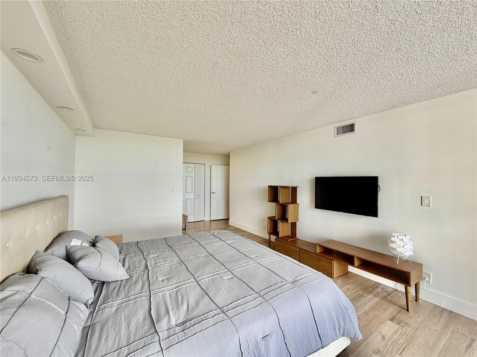OCEANVIEW PARK CONDO · #723 in Hallandale Beach - Photo 14
