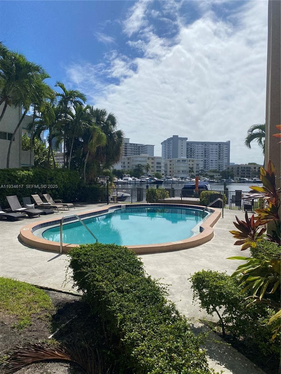 BAY PLACE · #208 in Hallandale Beach - Photo 12