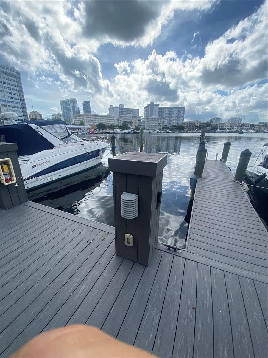 BAY PLACE · #208 in Hallandale Beach - Photo 15