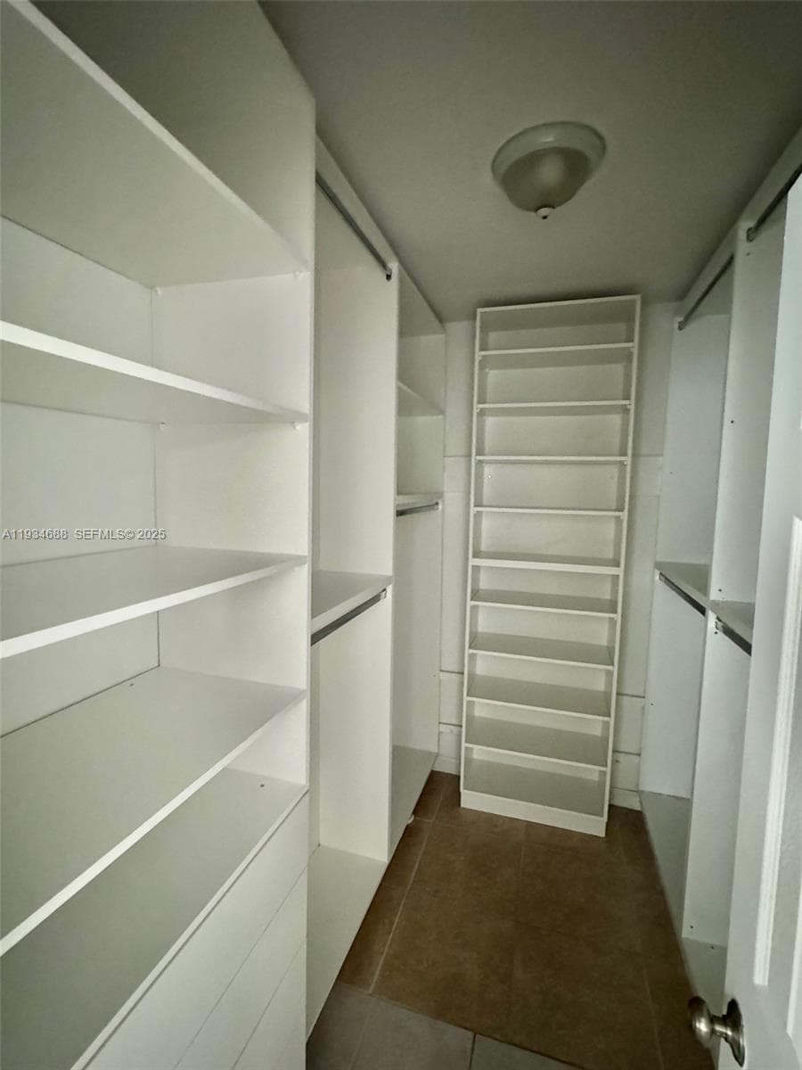 GOLDEN ISLES SEC E · #07 in Hallandale Beach - Photo 7