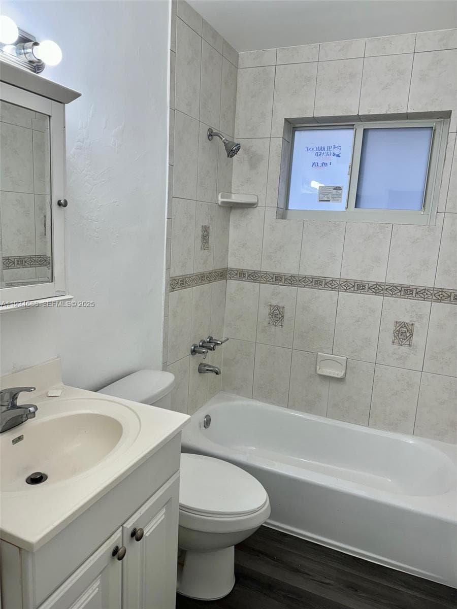 GOLDEN ISLES SEC E · #07 in Hallandale Beach - Photo 9