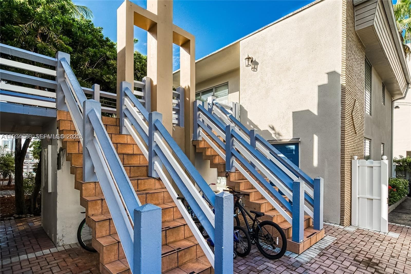 GOLDEN ISLES SEC E · #07 in Hallandale Beach - Photo 10