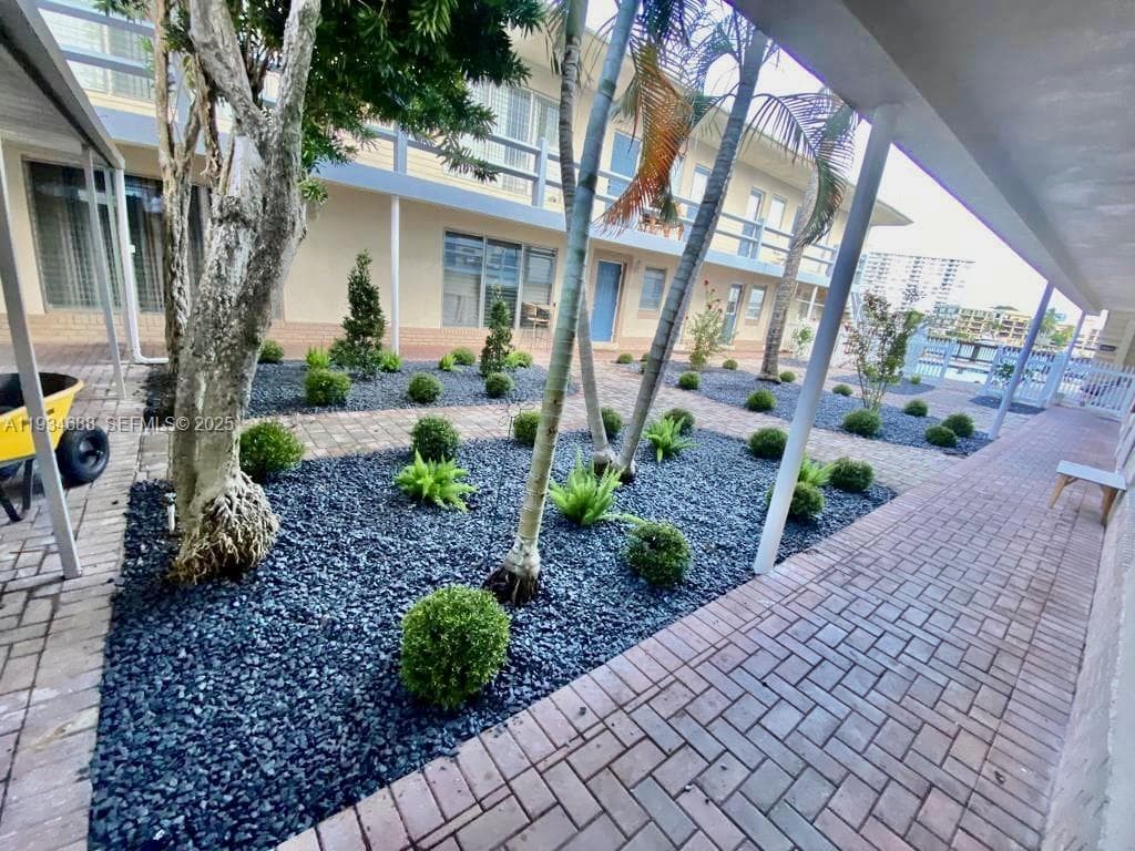 GOLDEN ISLES SEC E · #07 in Hallandale Beach - Photo 14