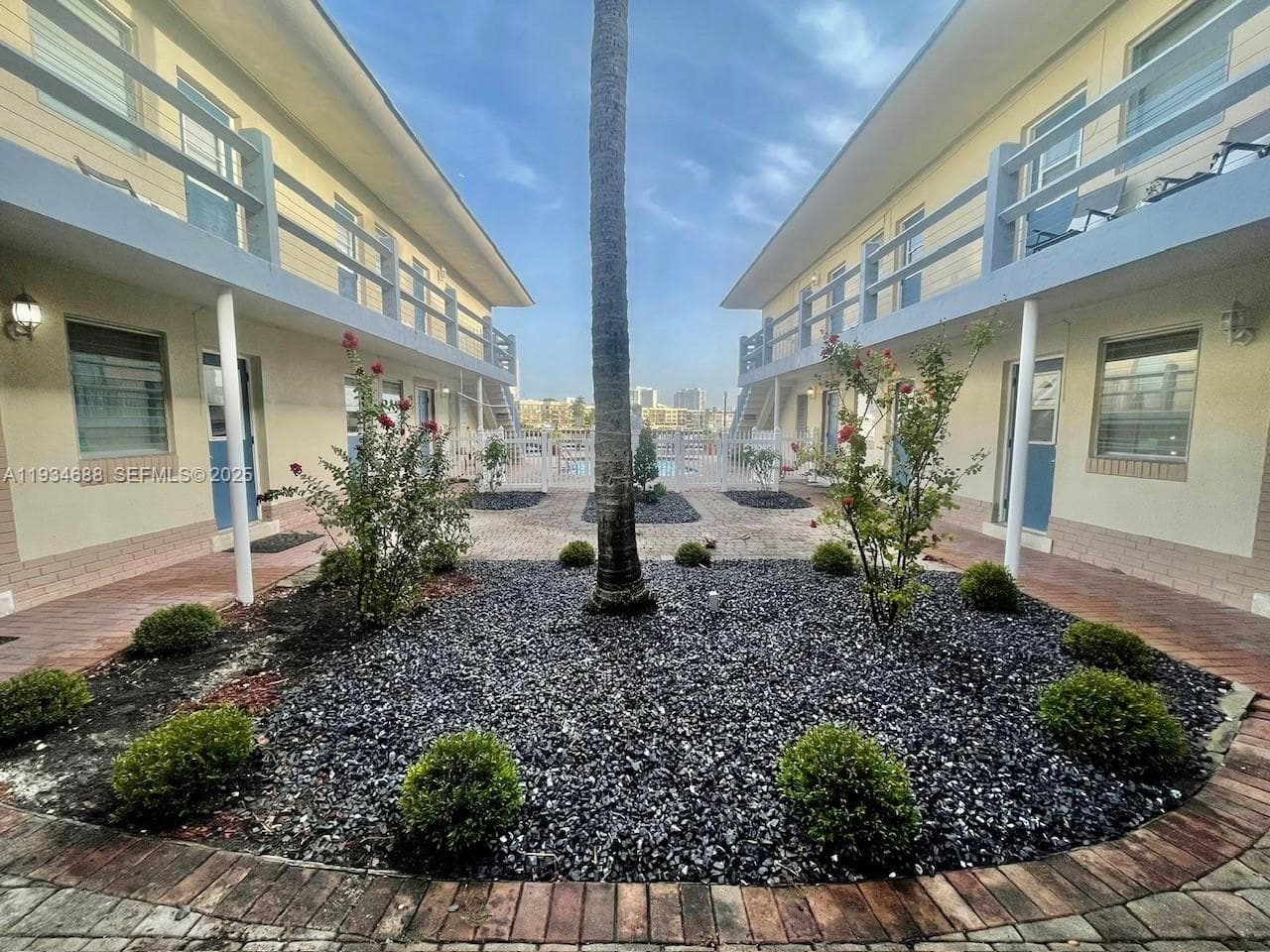 GOLDEN ISLES SEC E · #07 in Hallandale Beach - Photo 15