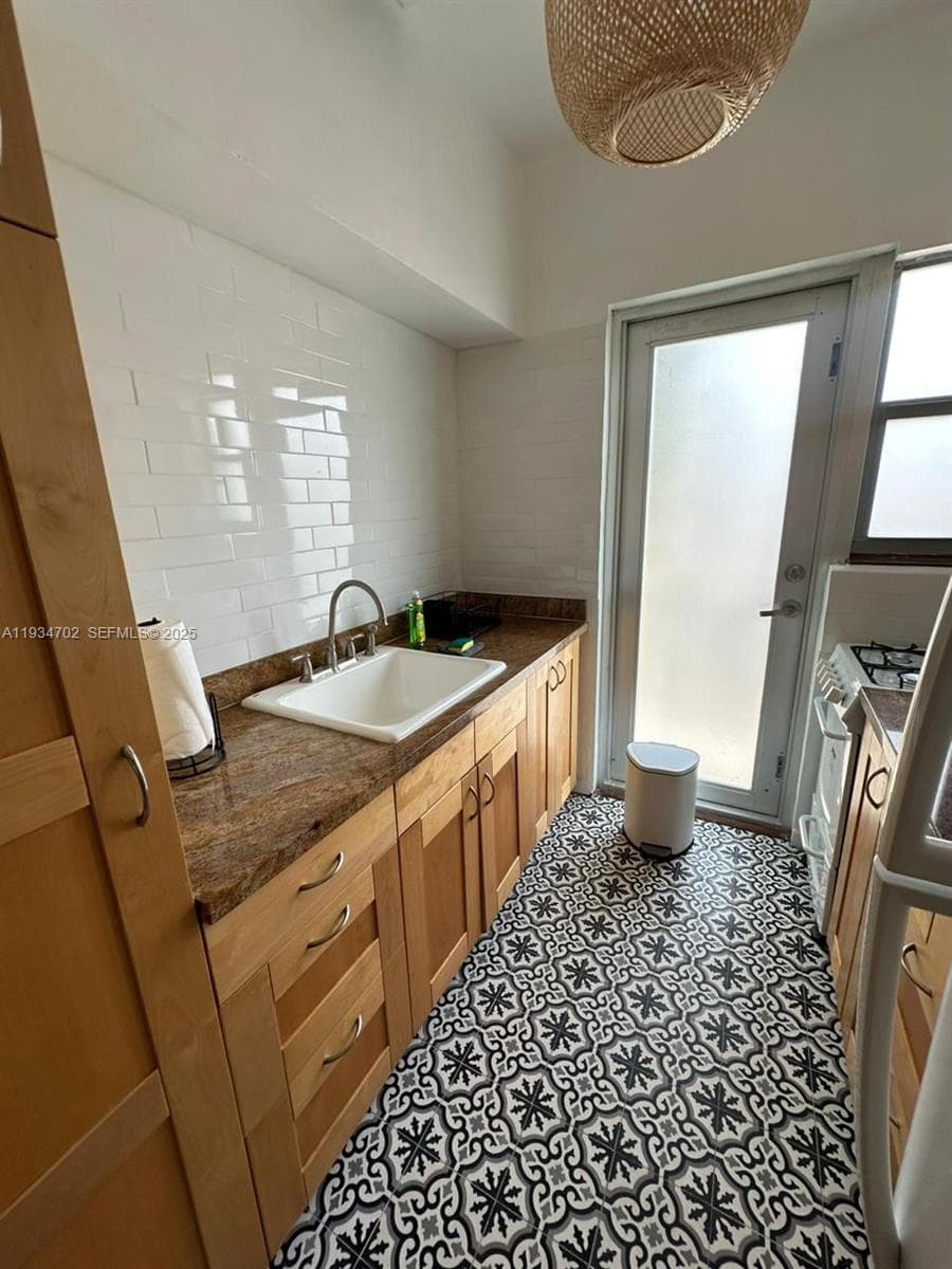 SHERITA CONDO · #12 in Miami Beach - Photo 13