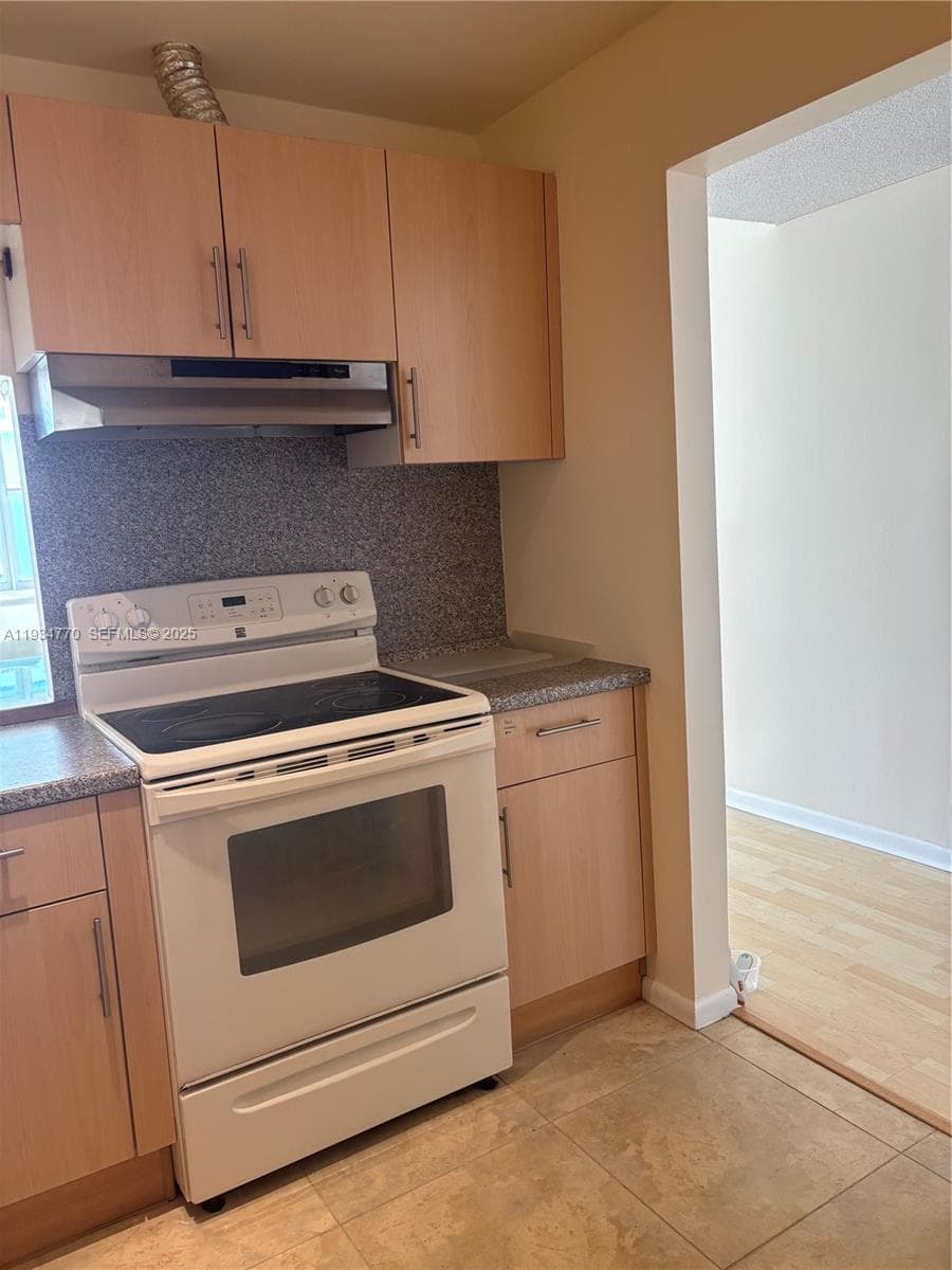 IMPERIAL TOWERS CONDO · #12 in Hallandale Beach - Photo 13