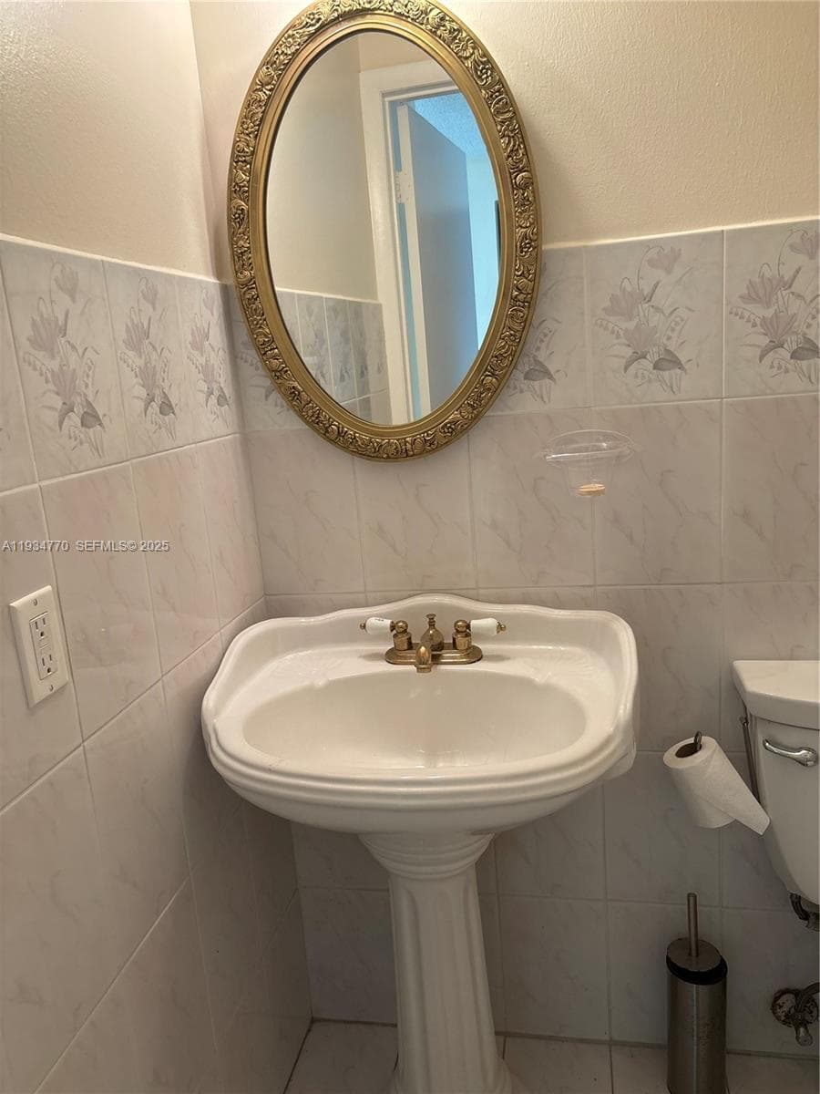 IMPERIAL TOWERS CONDO · #12 in Hallandale Beach - Photo 10