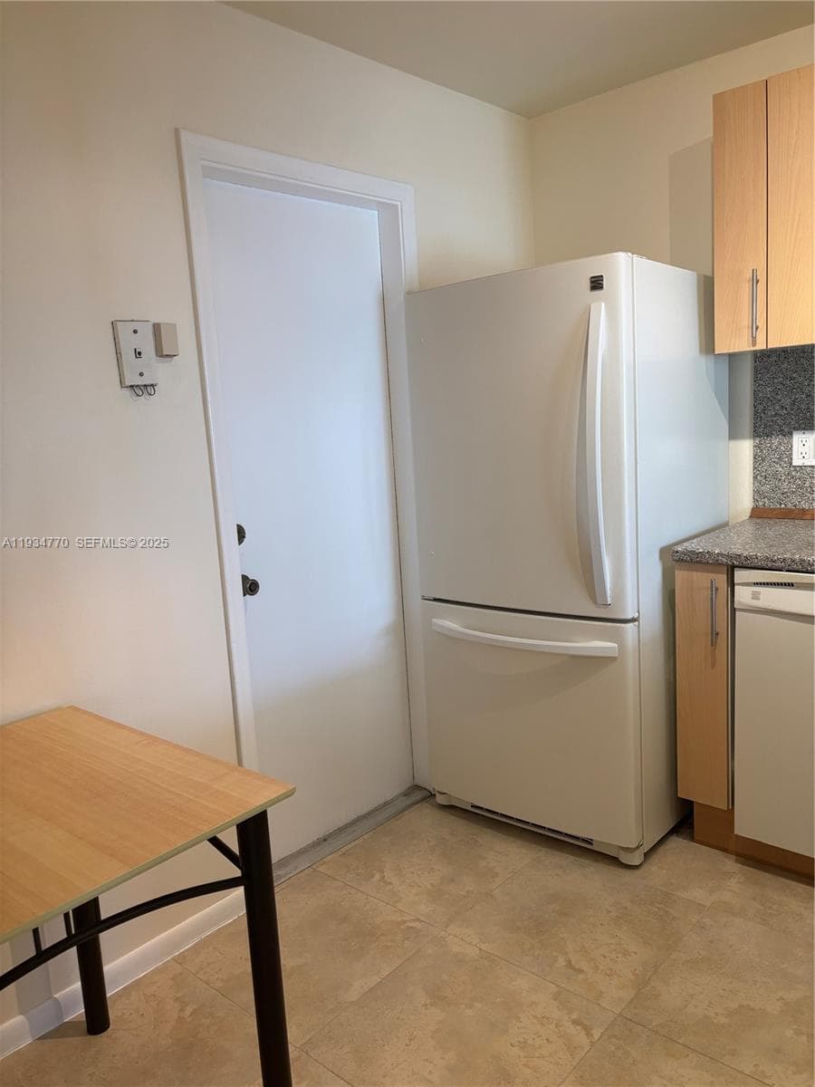 IMPERIAL TOWERS CONDO · #12 in Hallandale Beach - Photo 15