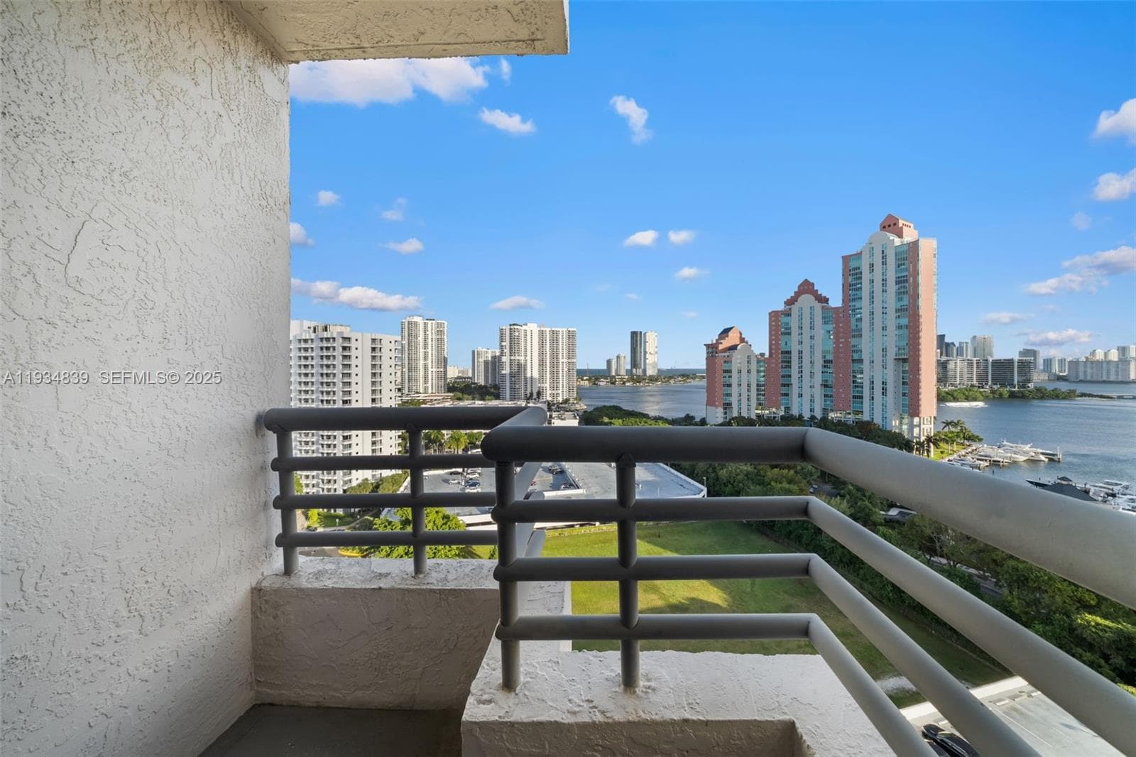 PARC CENTRAL AVENTURA SOU · #1813 in Aventura - Photo 22