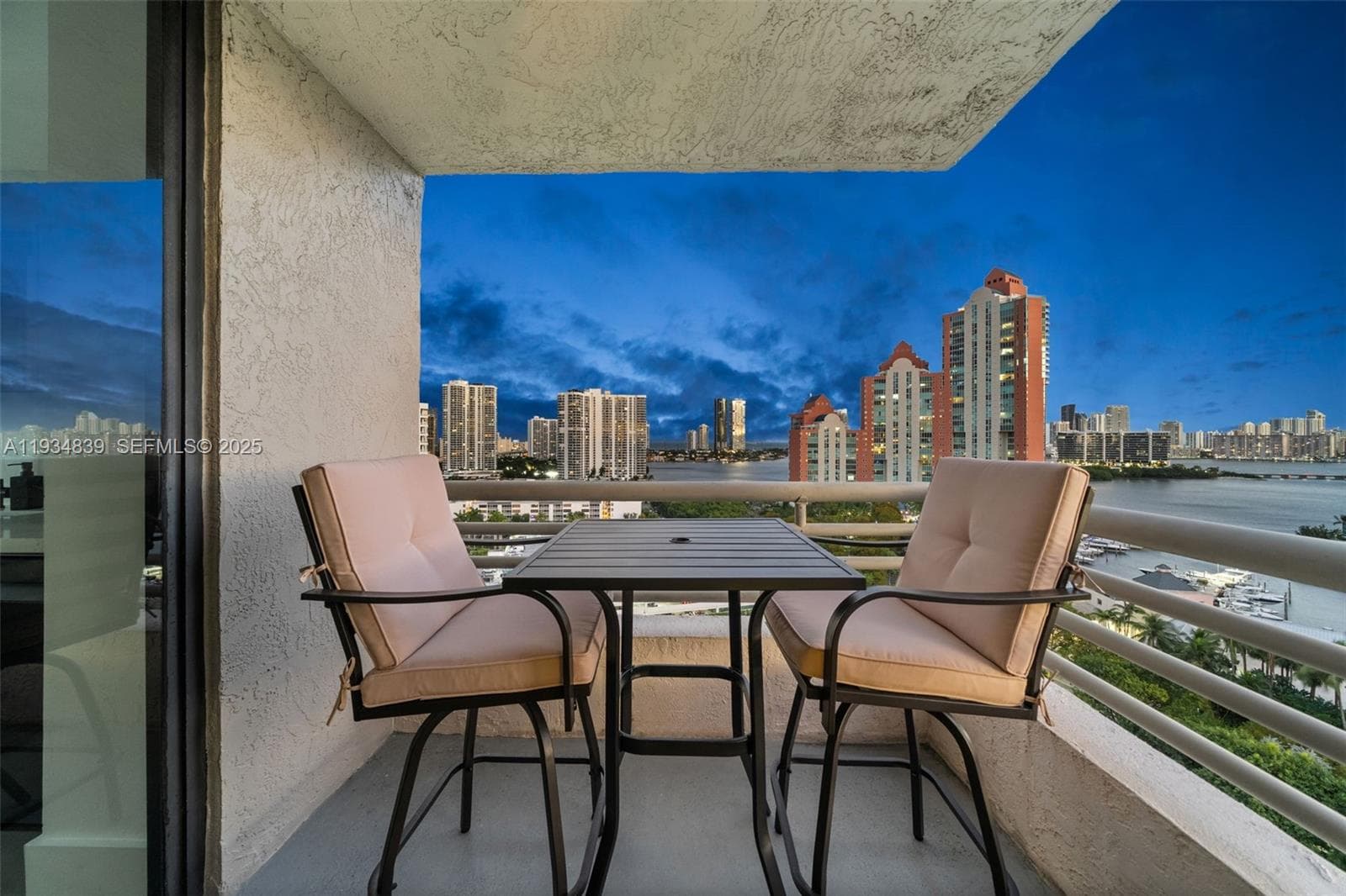 PARC CENTRAL AVENTURA SOU · #1813 in Aventura - Photo 38
