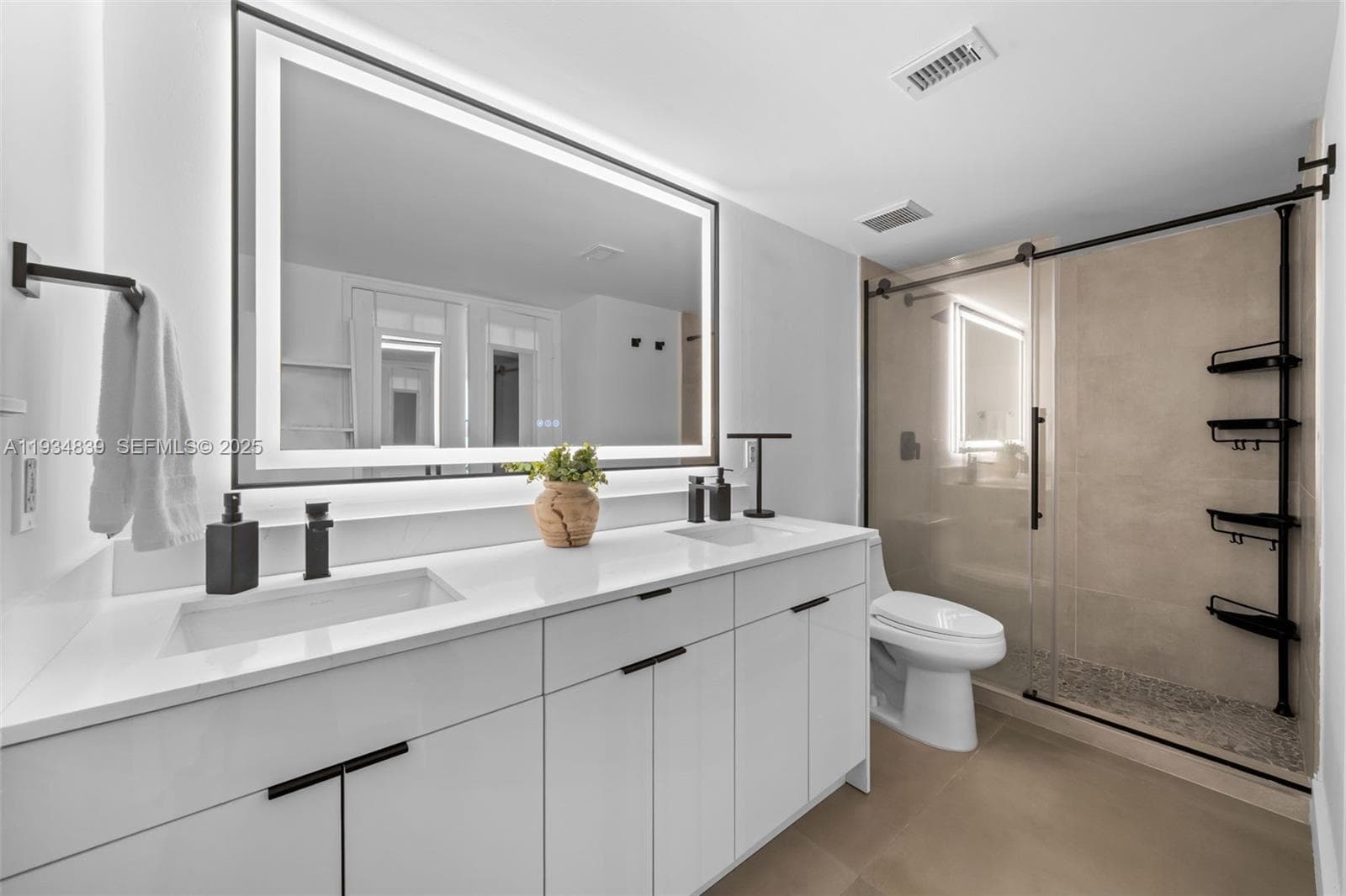PARC CENTRAL AVENTURA SOU · #1813 in Aventura - Photo 18