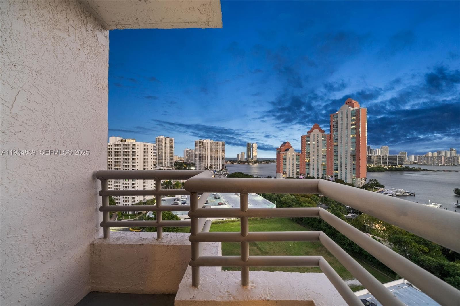 PARC CENTRAL AVENTURA SOU · #1813 in Aventura - Photo 37