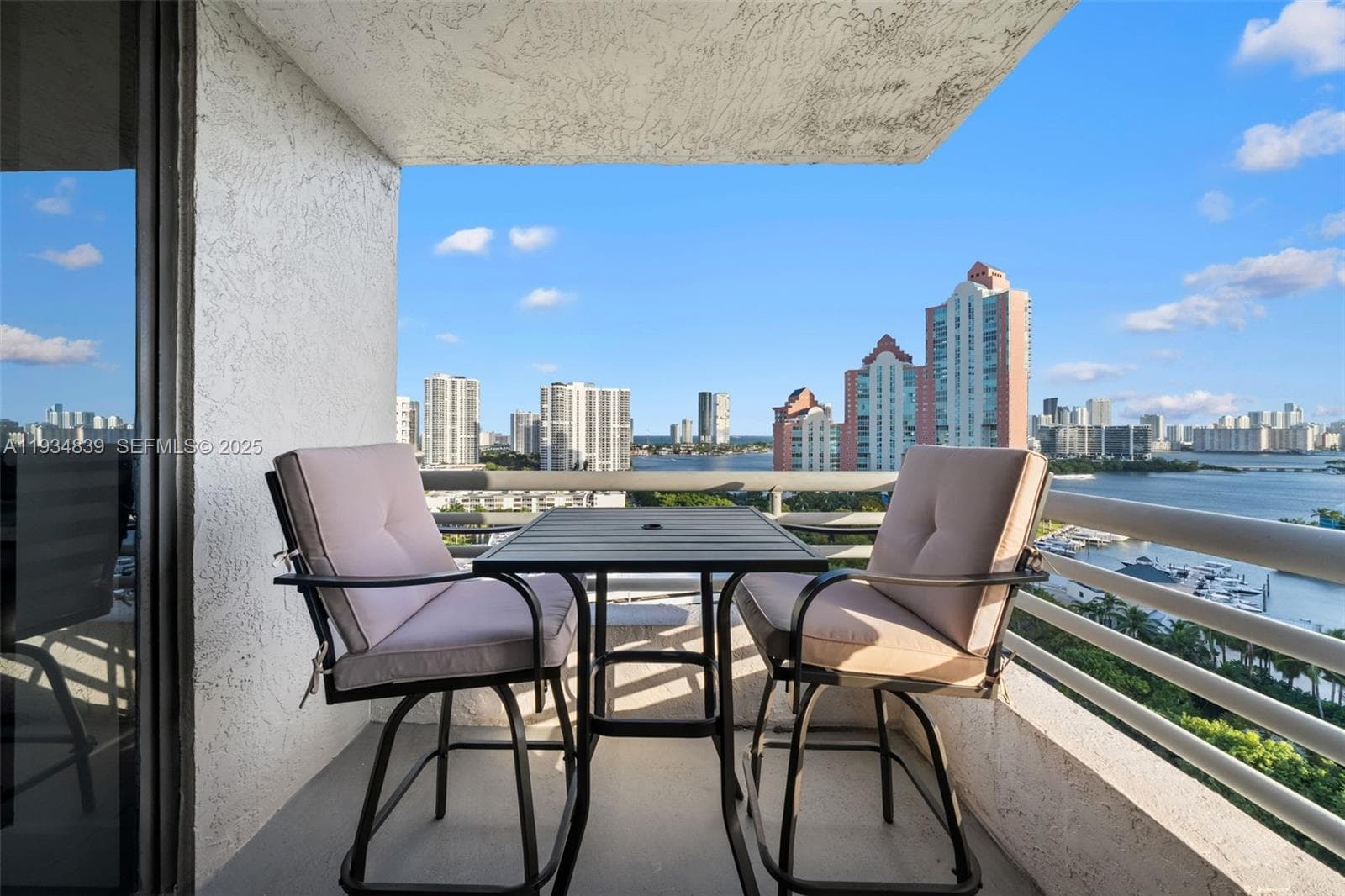 PARC CENTRAL AVENTURA SOU · #1813 in Aventura - Photo 11