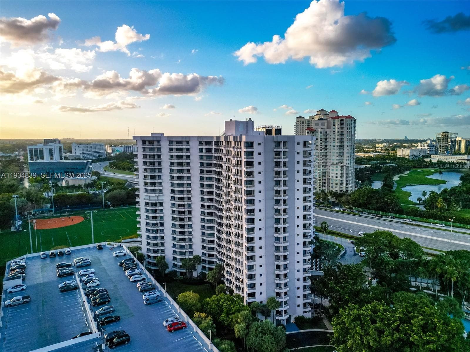 PARC CENTRAL AVENTURA SOU · #1813 in Aventura - Photo 44