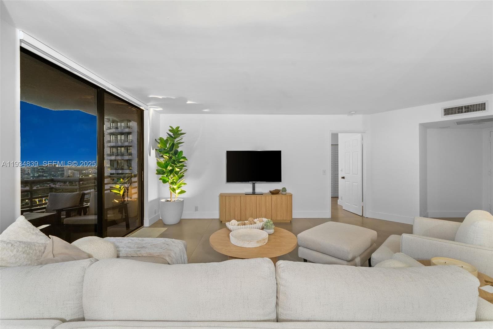 PARC CENTRAL AVENTURA SOU · #1813 in Aventura - Photo 35