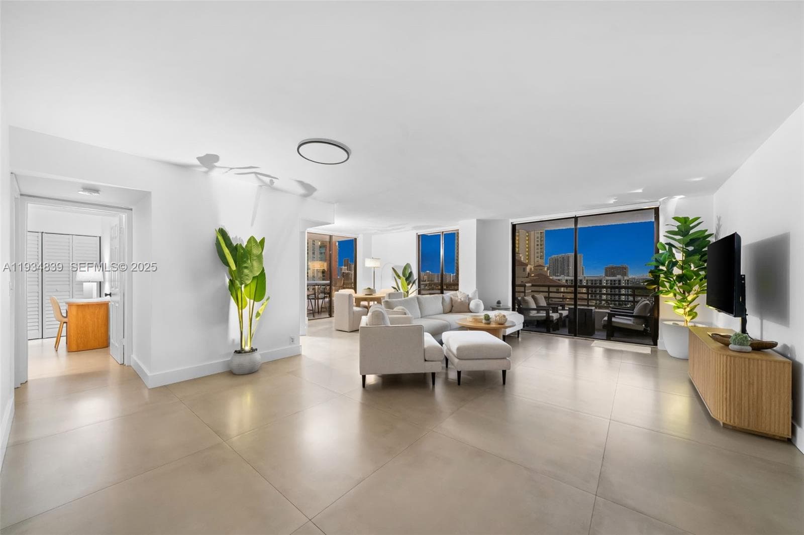 PARC CENTRAL AVENTURA SOU · #1813 in Aventura - Photo 29
