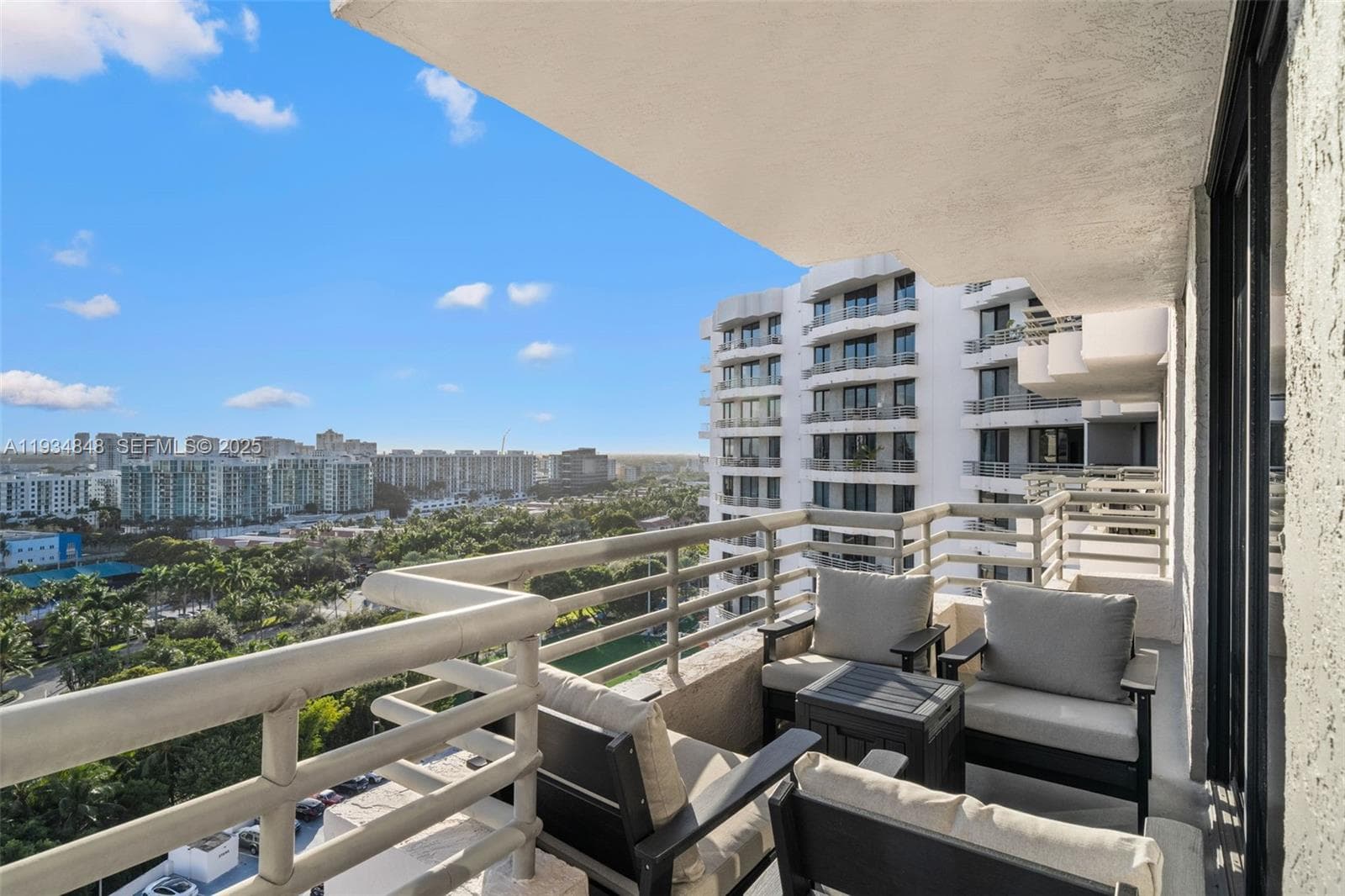 PARC CENTRAL AVENTURA SOU · #1813 in Aventura - Photo 29