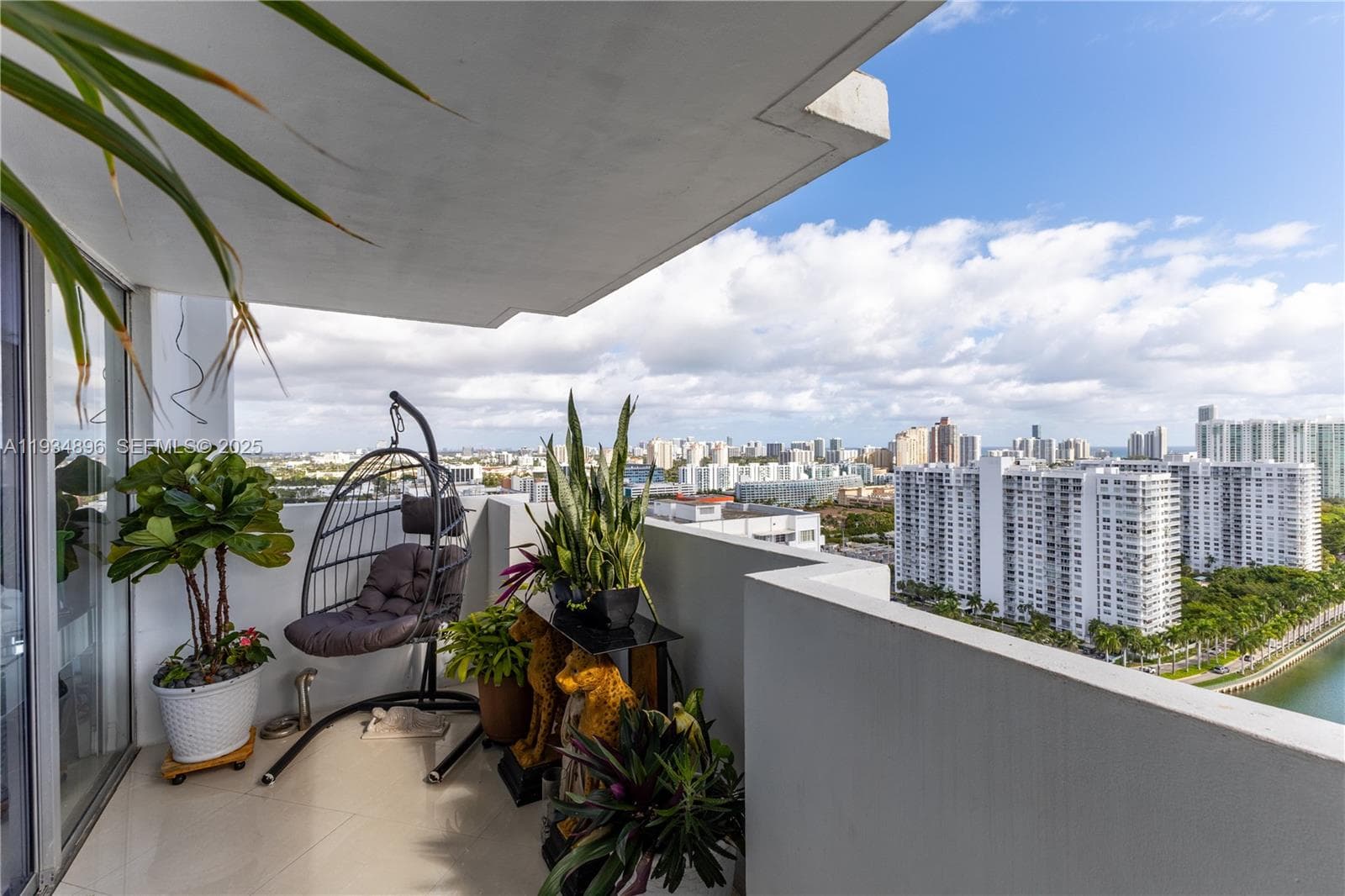 Commodore Plaza · #2710 in Aventura - Photo 9