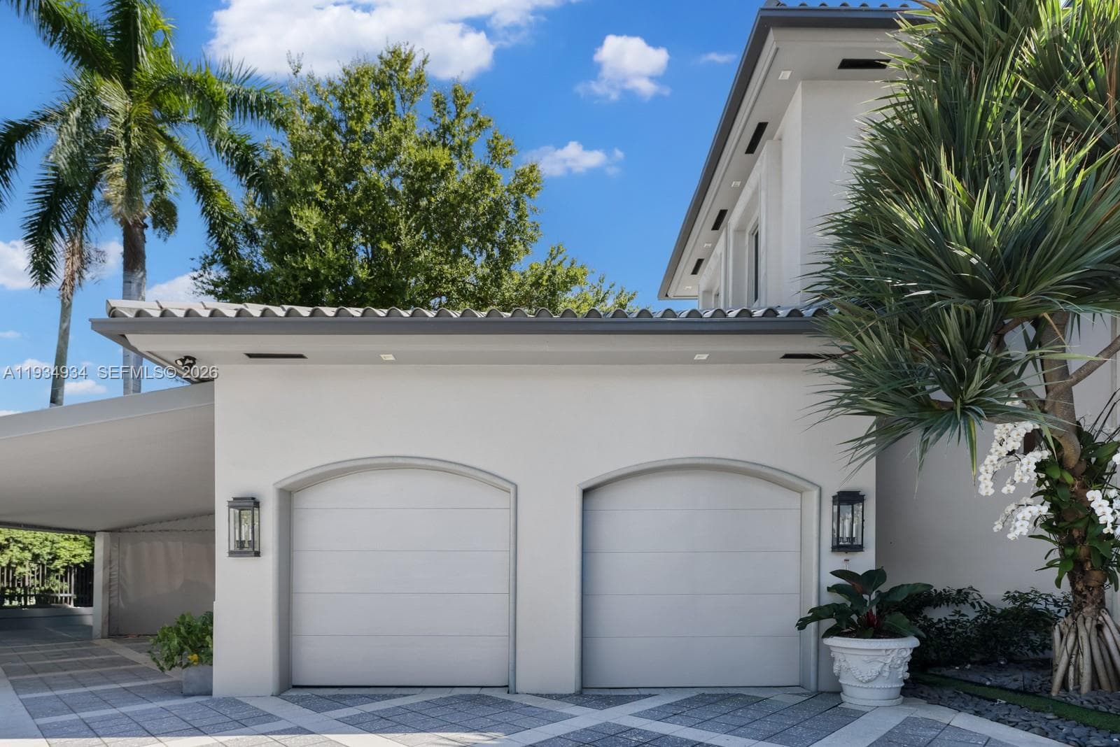 176 S Hibiscus Drive photo 30