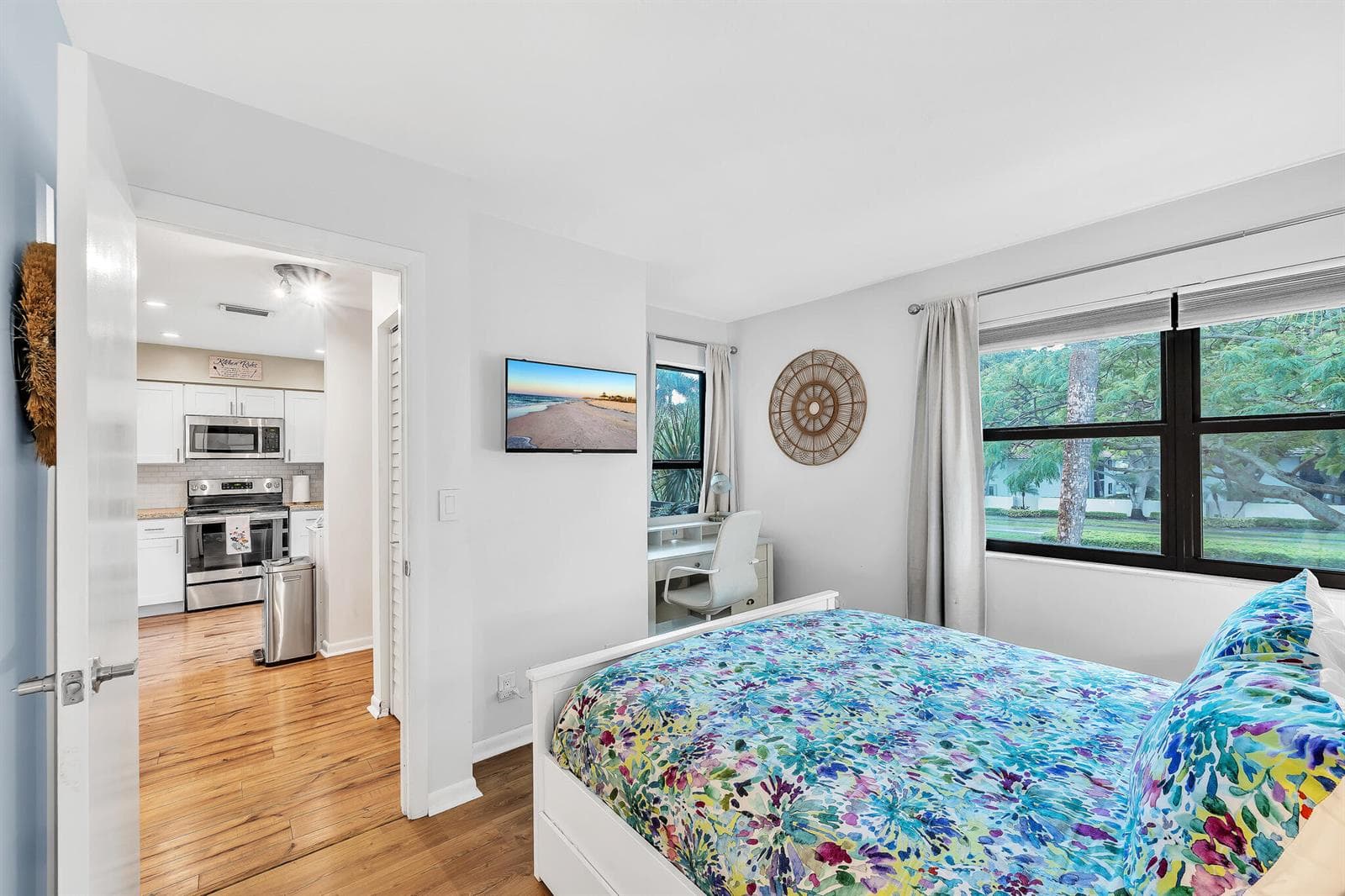 9 Guest Bedroom (4)