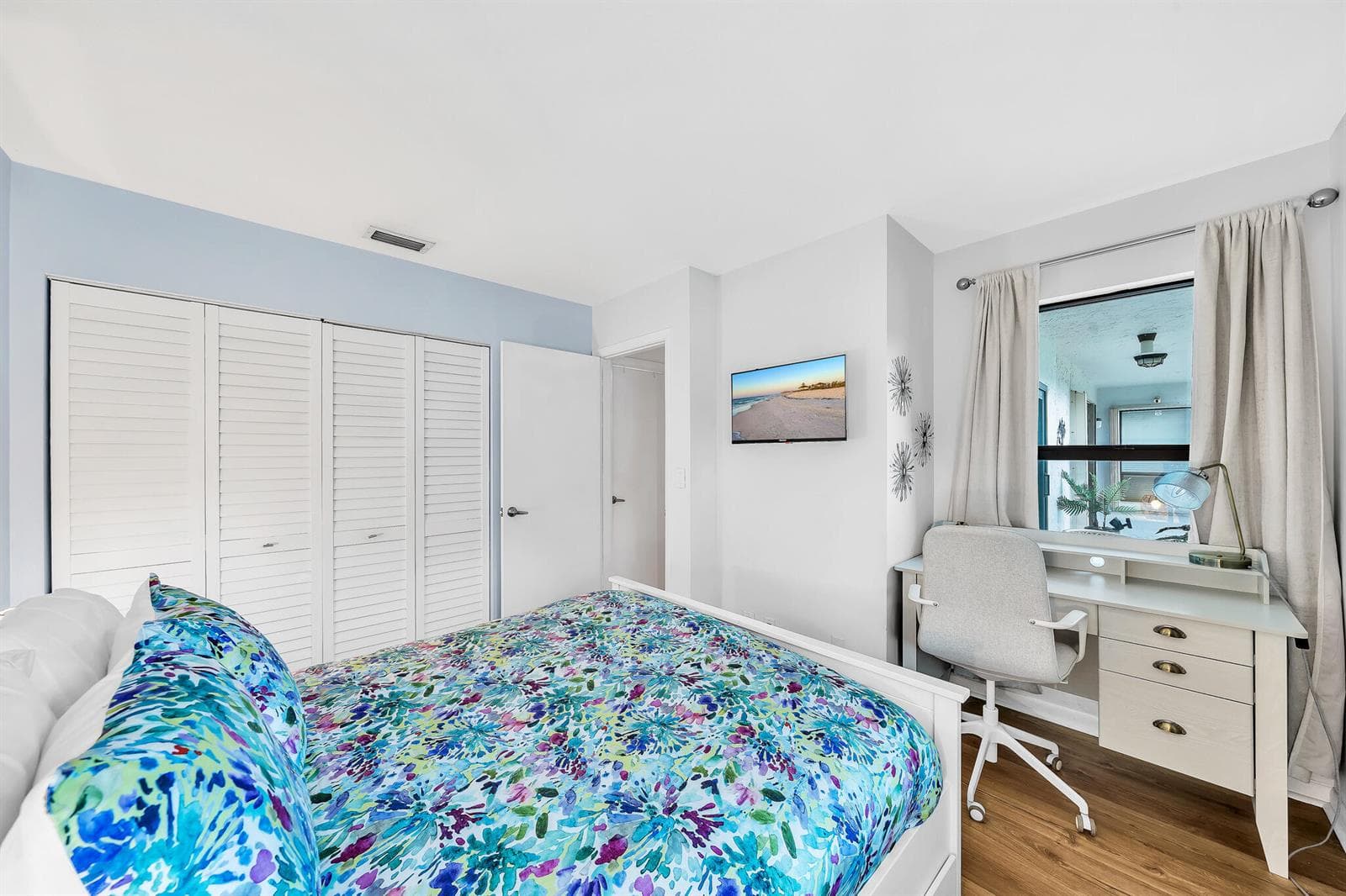 9 Guest Bedroom (3)